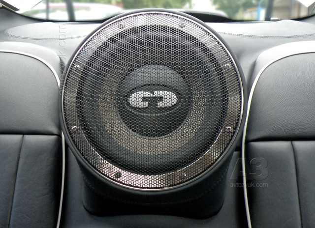 Аудиосистема в автомобиле Aston Martin DB 7 Alfred Dunhill