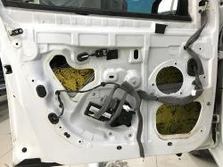 Установка шумоизоляции Comfort Mat Vespa в Renault Fluence