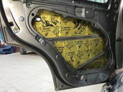 Установка шумоизоляции Comfort Mat Vespa в KIA Sorento II (XM)