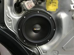 Установка акустики Eton POW 200.2 Compression в Volkswagen Multivan T6