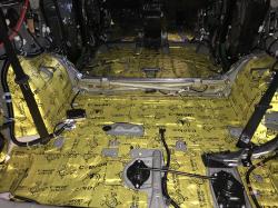 Установка шумоизоляции Comfort Mat Spider в Toyota Highlander IV U70