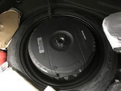 Установка сабвуфера Hellion HAM BASS 15 в Geely Cityray