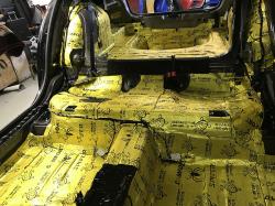 Установка шумоизоляции Comfort Mat Spider в Skoda Superb II (B6)