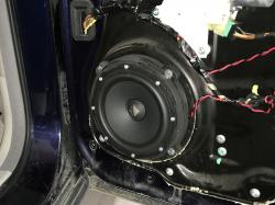 Установка акустики Helix Ci3 K165.2FM-S3 MK2 в Mercedes ML (W164)