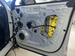 Установка шумоизоляции Comfort Mat Vespa в Hongqi HS3