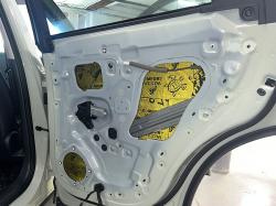 Установка шумоизоляции Comfort Mat Vespa в Hongqi HS3