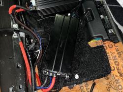 Установка усилителя Hellion HAM 800.2D в Toyota Land Cruiser 200