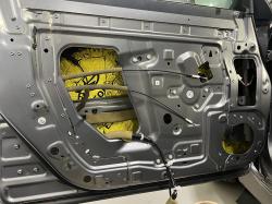 Установка шумоизоляции Comfort Mat Vespa в Nissan Leaf