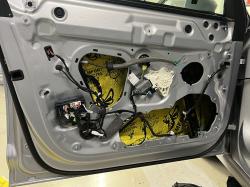 Установка шумоизоляции Comfort Mat Vespa в Audi A6 (C8)