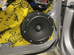 Установка акустики Helix Ci3 K165.2FM-S2 MK2 в Audi A6 (C8)