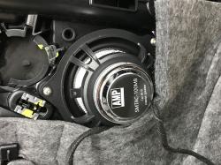 Установка акустики AMP SMTAC-100MB в Mercedes C class (W205)