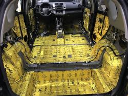 Установка шумоизоляции Comfort Mat Spider в Toyota RAV4.3