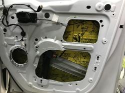 Установка шумоизоляции Comfort Mat Vespa в Peugeot Expert III