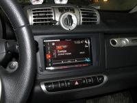 Фотография установки магнитолы Pioneer AVH-X8700BT в Smart Fortwo