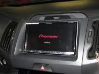 Фотография установки магнитолы Pioneer AVH-X8800BT в KIA Sportage III (SL)