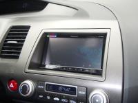 Фотография установки магнитолы Pioneer AVH-P4350DVD в Honda Civic 4D