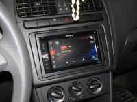 Фотография установки магнитолы Pioneer MVH-AV280BT в Volkswagen Polo V