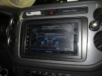 Фотография установки магнитолы Pioneer SPH-DA120 в Volkswagen Tiguan