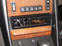 Фотография установки магнитолы Pioneer DEH-80PRS в Mercedes S class (W126)