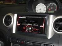 Фотография установки магнитолы Pioneer FH-X380UB в Scion xA