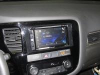 Фотография установки магнитолы Pioneer AVH-X2800BT в Mitsubishi Outlander III