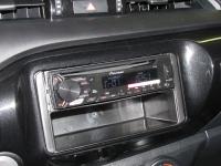 Фотография установки магнитолы Pioneer DEH-1900UBA в Toyota Hilux VIII