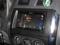 Фотография установки магнитолы Pioneer MVH-AV280BT в Suzuki SX4