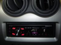 Фотография установки магнитолы Pioneer DEH-2310UB в Renault Logan