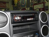 Фотография установки магнитолы Pioneer DEH-X5900BT в Citroen Berlingo