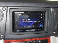 Фотография установки магнитолы Pioneer AVH-X5800BT в Jeep Commander