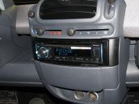 Фотография установки магнитолы Pioneer DEH-X3800UI в Smart Fortwo