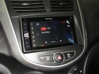 Фотография установки магнитолы Pioneer AVH-190 в Hyundai Solaris