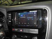 Фотография установки магнитолы Pioneer AVH-Z5000BT в Mitsubishi Outlander III