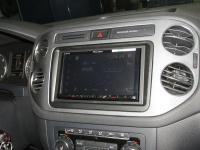 Фотография установки магнитолы Pioneer AVH-Z5000BT в Volkswagen Tiguan