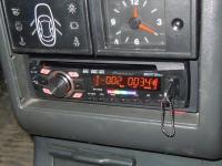 Фотография установки магнитолы Pioneer DEH-4300UB в Lada 2111