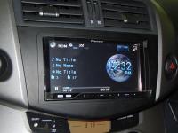 Фотография установки магнитолы Pioneer AVH-P4200DVD в Toyota RAV4.3