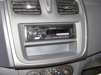 Фотография установки магнитолы Pioneer MVH-S100UBW в Renault Logan 2