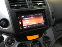 Фотография установки магнитолы Pioneer AVH-A200BT в Toyota RAV4.3