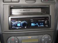 Фотография установки магнитолы JVC KD-R821BT в Ford Fiesta