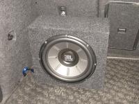 Установка сабвуфера JBL Stage 1200B в Skoda Octavia (A7)