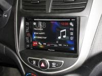 Фотография установки магнитолы Pioneer AVH-190 в Hyundai Solaris