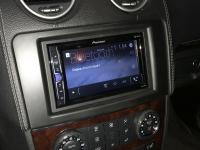 Фотография установки магнитолы Pioneer MVH-A200VBT в Mercedes GL (X164)