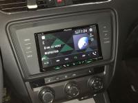 Фотография установки магнитолы Pioneer AVH-Z5100BT в Skoda Octavia (A7)