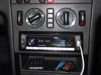 Фотография установки магнитолы Blaupunkt Toronto 410 BT в Mercedes C class