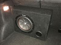 Установка сабвуфера Kicker 43CWR104 в BMW X1 (E84)