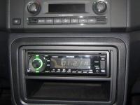 Фотография установки магнитолы Hyundai H-CDM8017 в Skoda Fabia
