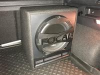 Установка сабвуфера Focal Performance SB P 25 в Volkswagen Tiguan II