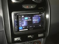 Фотография установки магнитолы Pioneer AVH-Z2200BT в Renault Duster