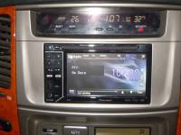 Фотография установки магнитолы Pioneer AVH-2300DVD в Toyota Land Cruiser 100