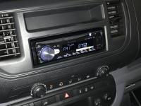 Фотография установки магнитолы Pioneer DEH-S5000BT в Peugeot Expert III